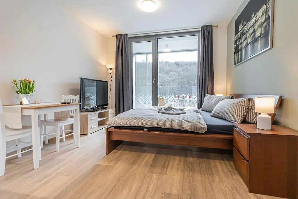 On-Site Free Parking, 12 To Min Centre, Supermarket Prague Apartment