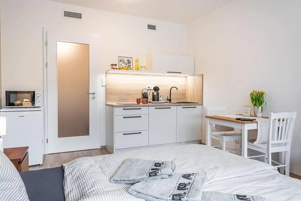 Apartment On-Site Free Parking, 12 To Min Centre, Supermarket Prague Czech Republic