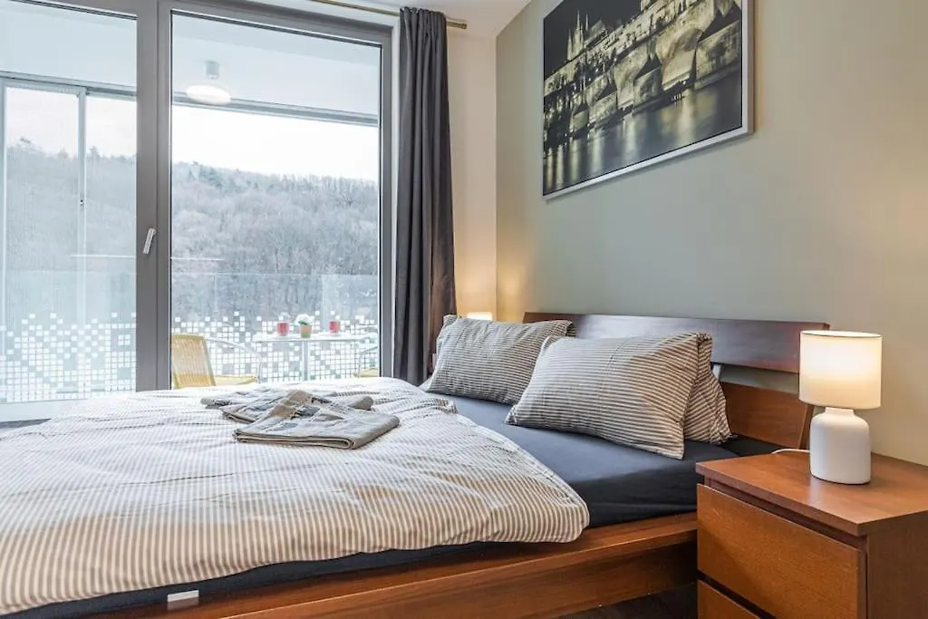 Apartment On-Site Free Parking, 12 To Min Centre, Supermarket Prague