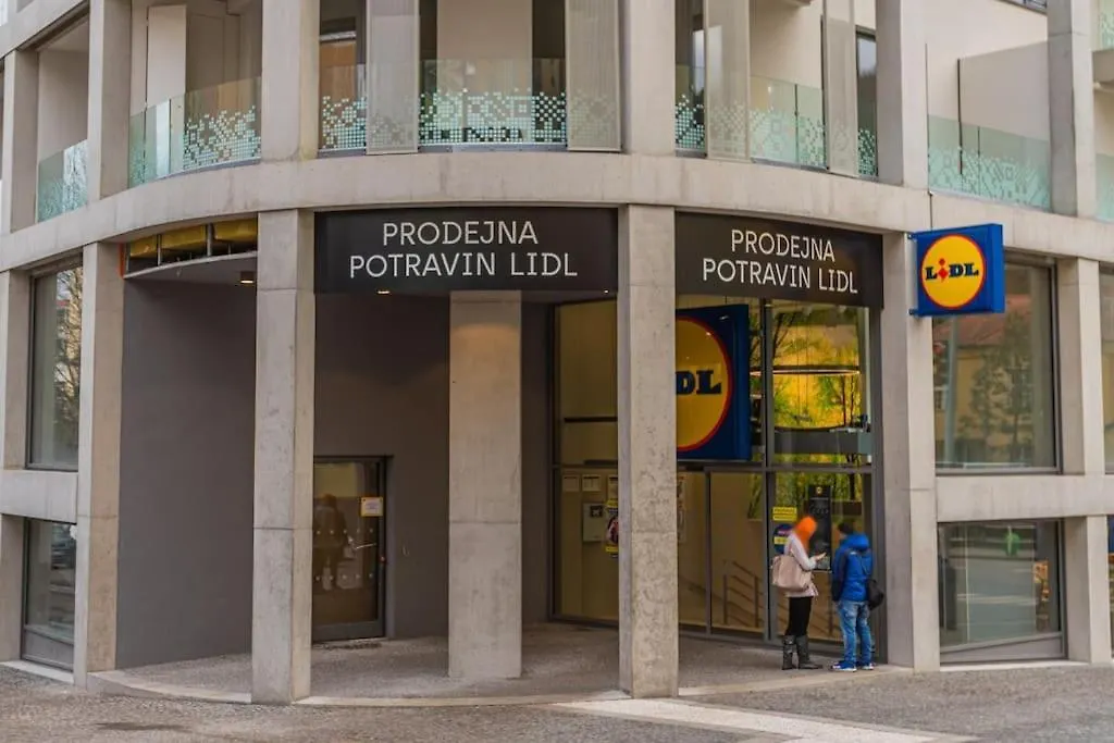 Apartment On-Site Free Parking, 12 To Min Centre, Supermarket Prague Czech Republic
