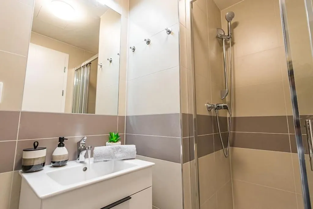 Apartment On-Site Free Parking, 12 To Min Centre, Supermarket Prague