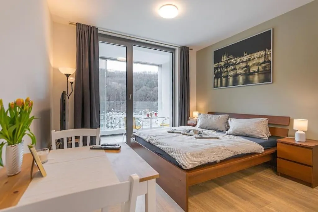 On-Site Free Parking, 12 To Min Centre, Supermarket Prague